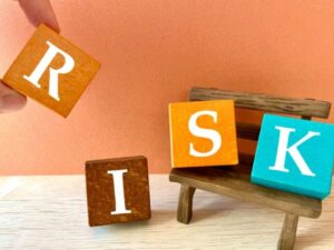 RISKブロック文字・リスク警告イメージ