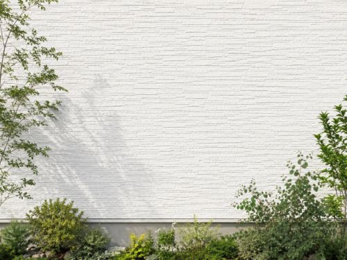 白い外壁は汚れやすい？外壁塗装で知っておきたい原因と美観を保つポイント
